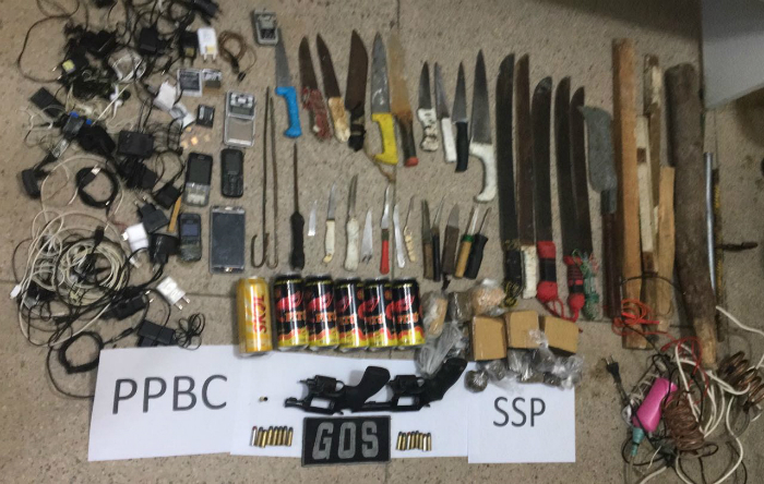 Material apreendido pelos agentes. Foto: Sindicato dos Agentes Penitenciários/Divulgação/Material apreendido pelos agentes. Foto: Sindicato dos Agentes Penitenciários/Divulgação Material apreendido pelos agentes. Foto: Sindicato dos Agentes Penitenciários/Divulgação/Material apreendido pelos agentes. Foto: Sindicato dos Agentes Penitenciários/Divulgação