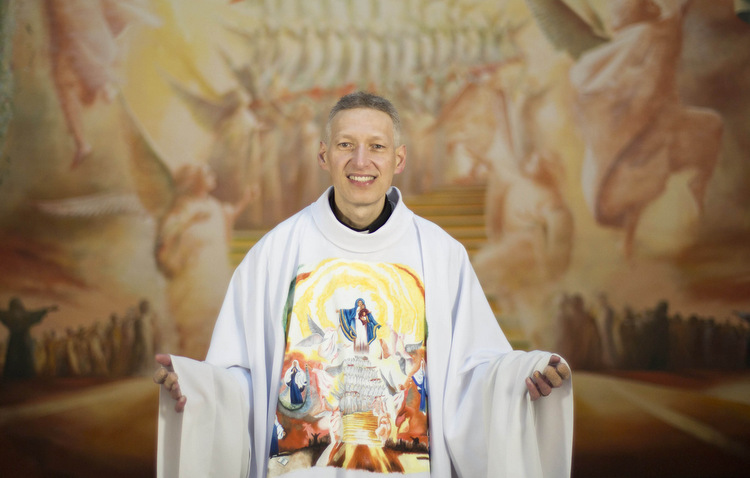 Sacerdote volta a Pernambuco após 15 anos/Marcos Hermes / Divulgação