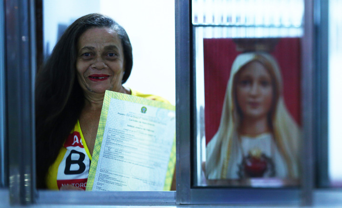 /Tereza Josefa foi entregue a um senhor quando era criança, mas não sabe o motivo de ter sido abandonada pelos pais. Ela nasceu em Machados e só conseguiu tirar a certidão de nascimento em abril deste ano. Foto: Peu Ricardo/DP /Tereza Josefa foi entregue a um senhor quando era criança, mas não sabe o motivo de ter sido abandonada pelos pais. Ela nasceu em Machados e só conseguiu tirar a certidão de nascimento em abril deste ano. Foto: Peu Ricardo/DP