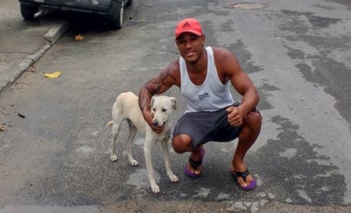 Homem adota cachorro que urinou nele/Reprodução/Facebook Homem adota cachorro que urinou nele/Reprodução/Facebook