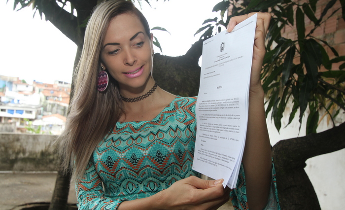 Isabella conseguiu, em tempo recorde, uma sentança favorável para obter um novo registro civil através de ação movida pela Defensoria na 12ª Vara de Família da capital. Foto: Nando Chiappetta/DP/ Isabella conseguiu, em tempo recorde, uma sentança favorável para obter um novo registro civil através de ação movida pela Defensoria na 12ª Vara de Família da capital. Foto: Nando Chiappetta/DP/