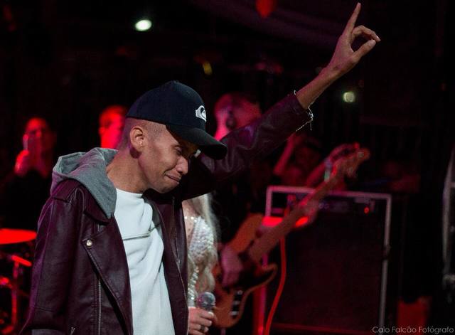 Artista est&aacute; sendo submetido a duas sess&otilde;es de quimioterapia semanais. Foto: Facebook/Reprodu&ccedil;&atilde;o/