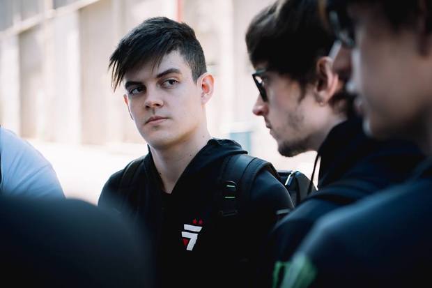 Livro se detém na jornada de como o jovem de 21 anos tornou-se um dos grandes nomes de LoL no Brasil. Foto: Facebook/Reprodução/ Livro se detém na jornada de como o jovem de 21 anos tornou-se um dos grandes nomes de LoL no Brasil. Foto: Facebook/Reprodução/