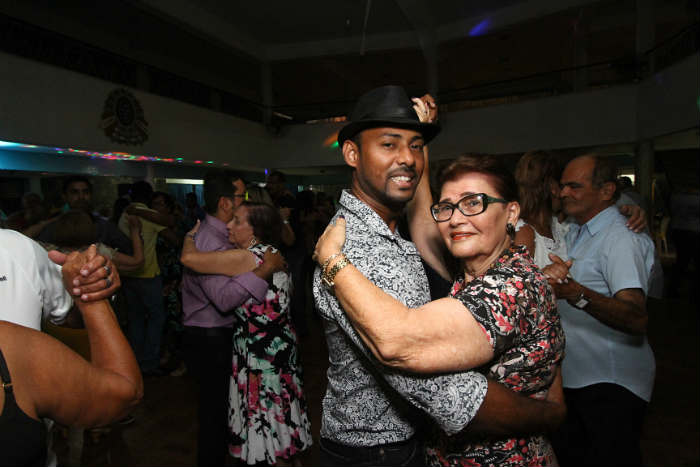 Ana Ferreira e Erison Oliveira viajam para participar de festas dançantes. Foto: Roberto Ramos/DP