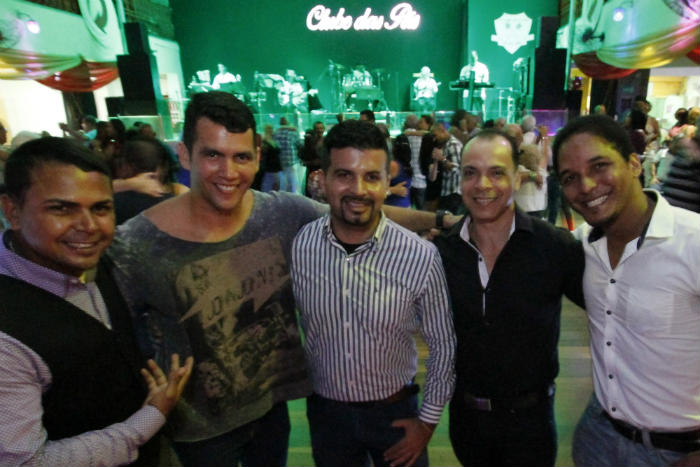 Deyvson, Rubens, Sidney, Eros e Luciano trabalham como personal dancers. Foto: Ricardo Fernandes/DP