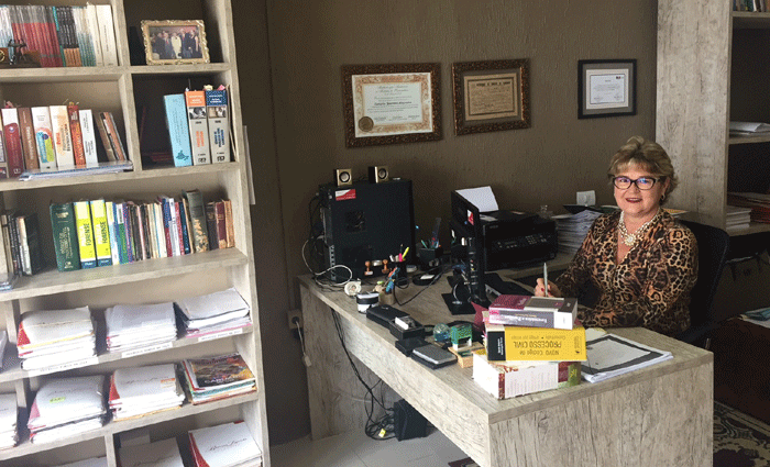 Lotada no município de Surubim, Carlúcia Barbosa não precisa se deslocar do interior para o Recife para ir ao médico porque tem acesso à um consultório clínico local. Foto: Divulgação