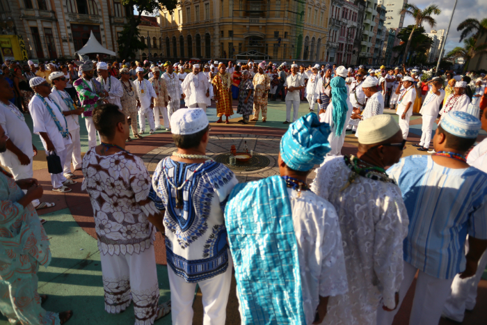 Concentra&ccedil;&atilde;o come&ccedil;ou &agrave;s 14h, no Marco Zero. Foto: Peu Ricardo/DP/Concentra&ccedil;&atilde;o come&ccedil;ou &agrave;s 14h, no Marco Zero. Foto: Peu Ricardo/DP