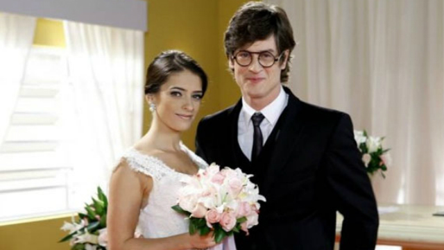 Par rom&acirc;ntico inicia os preparativos para o casamento. Foto: SBT/Reprodu&ccedil;&atilde;o/