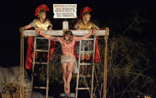Neste ano, Rômulo Neto interpretou Jesus, função ocupada por Igor Rickli em 2016. Foto: Facebook/Reprodução