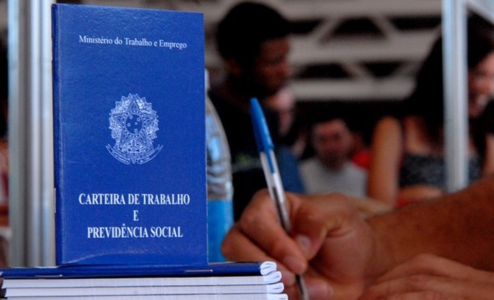 Carteira de trabalho e da previdência social. Foto: Reprodução/Internet () Carteira de trabalho e da previdência social. Foto: Reprodução/Internet/