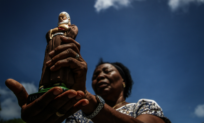 Amara atribui a cura de um tumor à intervenção do religioso. Foto: Paulo Paiva/DP