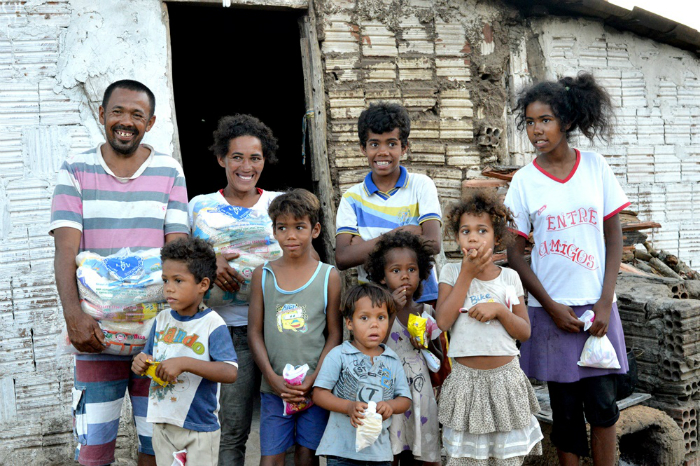 Fam&iacute;lia de Bu&iacute;que assistida pela Legi&atilde;o da Boa Vontade em Pernambuco. Foto: LBV/Divulga&ccedil;&atilde;o/Fam&iacute;lia de Bu&iacute;que assistida pela Legi&atilde;o da Boa Vontade em Pernambuco. Foto: LBV/Divulga&ccedil;&atilde;o