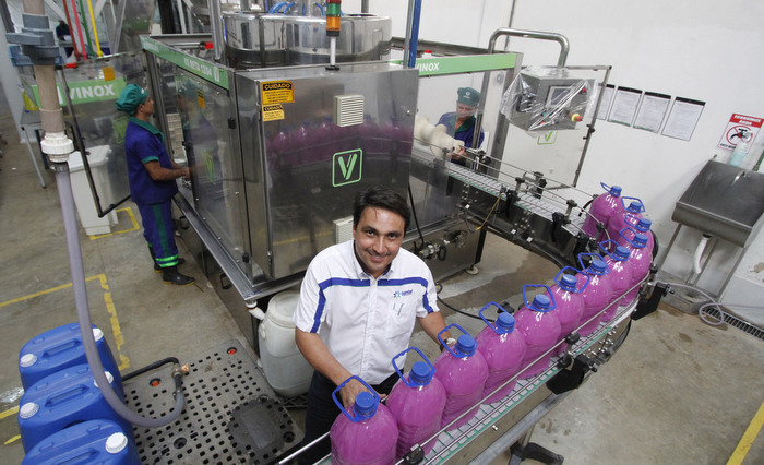 A Quimilab fica localizada no bairro do Ibura, na Zona Sul do Recife, tem 47 funcionários e produz mais de 250 produtos e serviços. Foto: Ricardo Fernandes/DP/ A Quimilab fica localizada no bairro do Ibura, na Zona Sul do Recife, tem 47 funcionários e produz mais de 250 produtos e serviços. Foto: Ricardo Fernandes/DP/