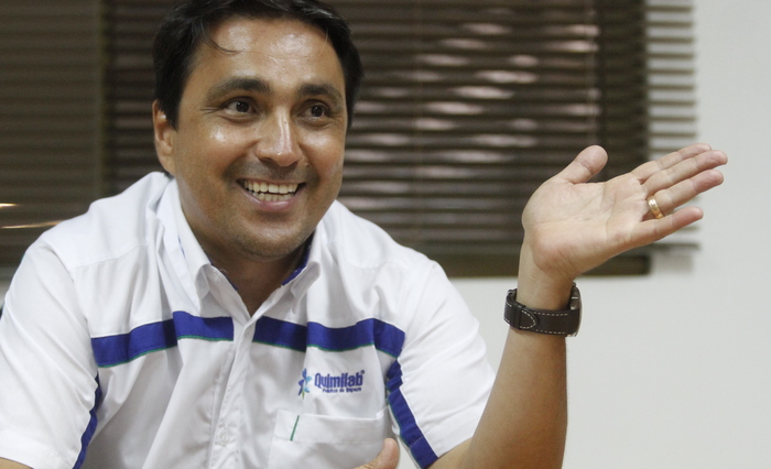 Empresário tem o mesmo brilho dos olhos de menino. Diz que melhorou bastante nas traquinagens e sente muito saudades da professora Teresinha, que se tornou num exemplo para sua vida. Foto: Ricardo Fernandes/DP