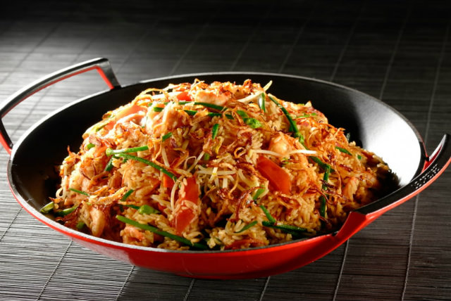 Arroz Thai é dos destaques do cardápio do Tokai Express, que abriu as portas no Shopping RioMar. Foto: 4Com/Divulgação/