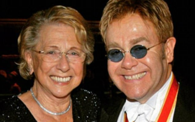 Elton John tem 12 shows marcados para dezembro, incluindo um nesta terça-feira em Hamburgo, na Alemanha, que até o momento não foi cancelado ou adiado. Foto: Instagram/Reprodução/ Elton John tem 12 shows marcados para dezembro, incluindo um nesta terça-feira em Hamburgo, na Alemanha, que até o momento não foi cancelado ou adiado. Foto: Instagram/Reprodução/