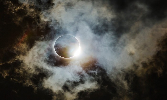 O registro do eclipse que aconteceu em 2017 nos Estados Unidos foi vice-campeão na categoria "Astronomia". Foto: Wei-Feng Xue/Divulgação