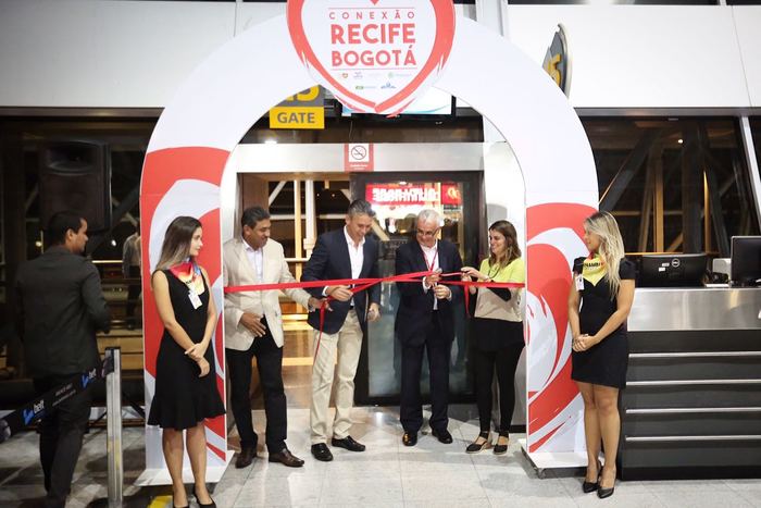 O Secretário de Turismo, Esportes e Lazer Felipe Carreras na inauguração do voo Recife-Bogotá. Foto: Hesíodo Goes/Seturel-PE