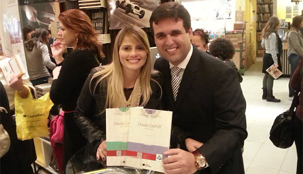 Promotor Thiago Faria e a noiva Mysheva, que sobreviveu, sofreram o atentado em outubro de 2013. Foto: Facebook/Reprodução/Promotor Thiago Faria e a noiva Mysheva, que sobreviveu, sofreram o atentado em outubro de 2013. Foto: Facebook/Reprodução