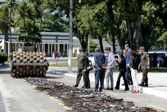 O Exército Brasileiro e o Conselho Nacional de Justiça (CNJ) realizam a destruição do total de armas apreendidas pelo Poder Judiciário e pelas polícias Civil e Militar do Rio. Foto: Tânia Rêgo/Agência Brasil/ O Exército Brasileiro e o Conselho Nacional de Justiça (CNJ) realizam a destruição do total de armas apreendidas pelo Poder Judiciário e pelas polícias Civil e Militar do Rio. Foto: Tânia Rêgo/Agência Brasil/