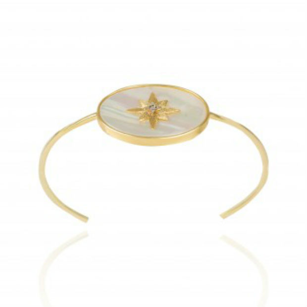 Pulseira em ouro amarelo 18K, madrepérola e diamante da Cis Joias. Preço sugerido: R$ 4.195. Foto: Cis Joias/Divulgação