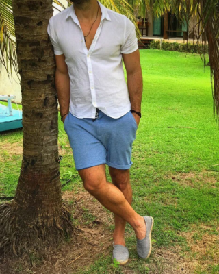 Os espadrilles ficam ótimos com bermudas um pouco acima do joelho e também podem ser combinadas com calças de linho ou de sarja. A dica é dobrar um pouco a barra e deixá-los à mostra. Foto: Noha Shoes/Divulgação/ Os espadrilles ficam ótimos com bermudas um pouco acima do joelho e também podem ser combinadas com calças de linho ou de sarja. A dica é dobrar um pouco a barra e deixá-los à mostra. Foto: Noha Shoes/Divulgação/
