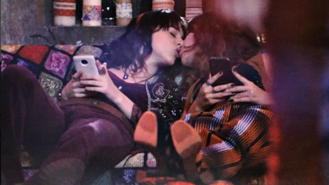 Atual temporada do folhetim juvenil foi marcada por alguns beijos entre pessoas do mesmo sexo. Foto: Globo/Reprodução/