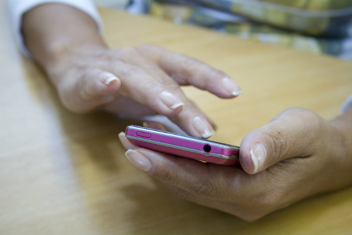Empresas como a Google e o Facebook têm ferramentas no código de seus aplicativos que permitem coletar, com precisão, diversos dados de seus clientes. Foto: Marcos Santos/USP Imagens