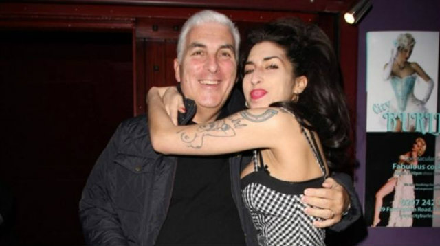 Mitch e a filha no ano de 2010, em Londres. Foto: AFP Photo/ Mitch e a filha no ano de 2010, em Londres. Foto: AFP Photo/