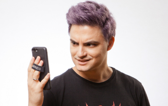 Youtuber realiza a turnê Megafest, uma apresentação que reúne improviso com quadros típicos de seu canal./Foto: Felipe Neto/Divulgação