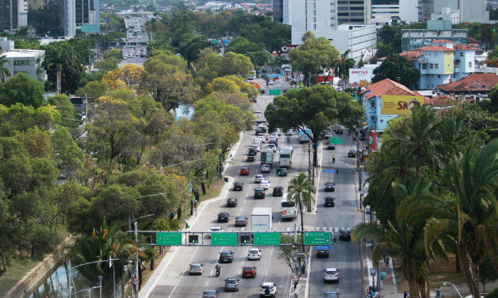 Pela avenida passam, diariamente, cerca de 100 mil veículos de 554 ônibus. Foto: Gabriel Melo/Esp DP./ Pela avenida passam, diariamente, cerca de 100 mil veículos de 554 ônibus. Foto: Gabriel Melo/Esp DP./