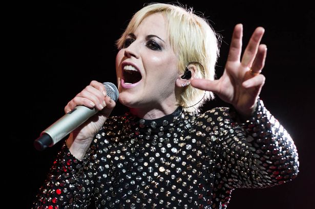 Vocalista morreu aos 46 anos. Foto: Irish Mirror/reprodução/ Vocalista morreu aos 46 anos. Foto: Irish Mirror/reprodução/