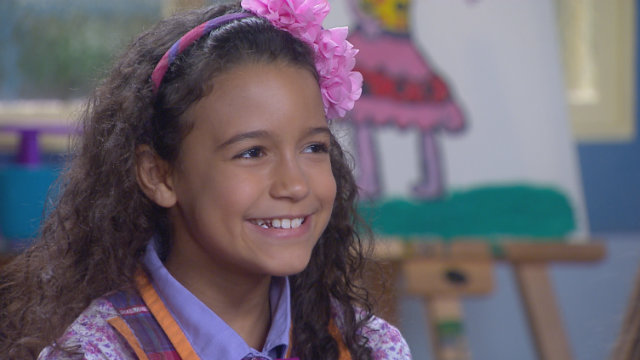 Maria Cecília diz para Tobias que será aniversário de Shirley e que esse será um excelente motivo para passarem na comunidade para parabenizá-la. Foto: SBT/Divulgação/