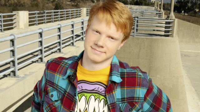 Adam caracterizado de Luther, na Disney XD. Foto: Disney/Reprodução/