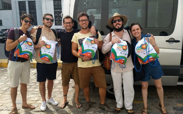 Funcionários do Cais do Sertão posam com equipe de produção da série. Foto: Instagram/Reprodução/ Funcionários do Cais do Sertão posam com equipe de produção da série. Foto: Instagram/Reprodução/