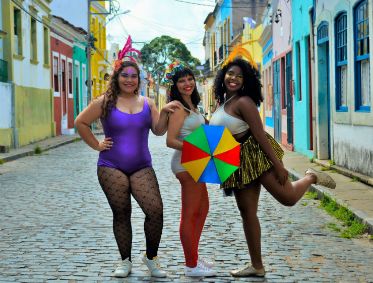 Peças plus size pregam a quebra de padrões ultrapassados de beleza. Na foto, produções da Lacra Mana. Foto: Anderson Stevens/Divulgação