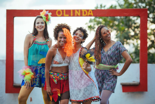 Os acessórios e adereços também tem presença importante no Bloco das Cores. Foto: Refazenda/Divulgação/ Os acessórios e adereços também tem presença importante no Bloco das Cores. Foto: Refazenda/Divulgação/