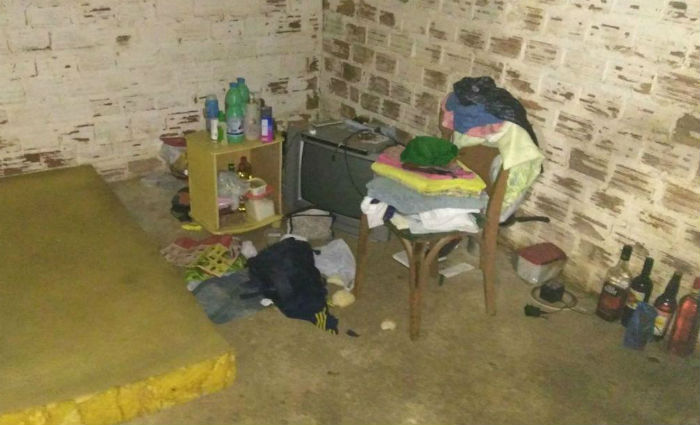 Na casa do suspeito a PM encontrou, dentro de um balde, um crânio, duas mãos e dois pés, já em avançado estado de decomposição.Foto: Reprodução/ WhatsApp/ Na casa do suspeito a PM encontrou, dentro de um balde, um crânio, duas mãos e dois pés, já em avançado estado de decomposição.Foto: Reprodução/ WhatsApp/