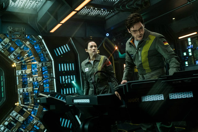 The cloverfield paradox: ficção científica dirigida por Julius Onah e estrelada por Daniel Brühl, o filme é o terceiro da franquia Cloverfield e retrata a experiência de um grupo de astronautas diante de um acelerador de partículas. Foto: Netflix/Divulgação/ The cloverfield paradox: ficção científica dirigida por Julius Onah e estrelada por Daniel Brühl, o filme é o terceiro da franquia Cloverfield e retrata a experiência de um grupo de astronautas diante de um acelerador de partículas. Foto: Netflix/Divulgação/