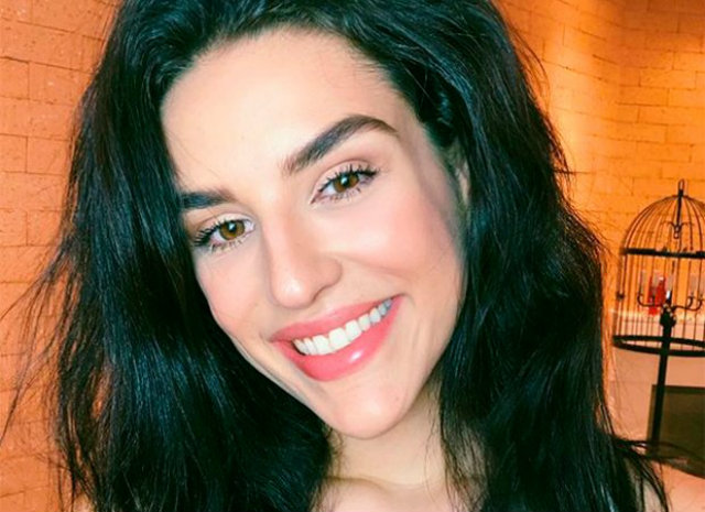 "Quero compartilhar com voc&ecirc;s aqui minhas primeiras vezes de cabelo natural", conta a influenciadora digital em seu perfil do Instagram. Foto: Reprodu&ccedil;&atilde;o/Instagram/