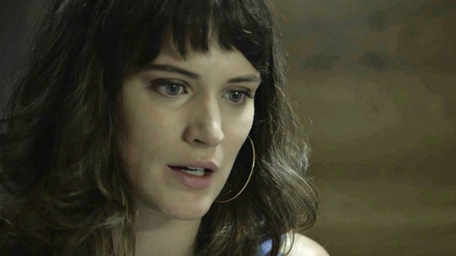 Clara faz um pacto com Renato. Foto: Globo/Reprodução/ Clara faz um pacto com Renato. Foto: Globo/Reprodução/
