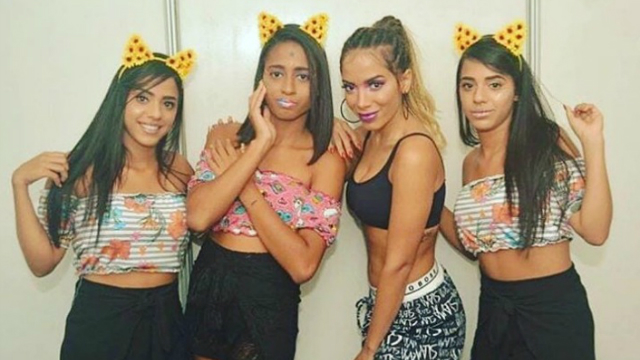 Paloma, Mariely e Mirella conheceram Anitta nos bastidores do Olinda Beer. Foto: Instagram/Reprodução/