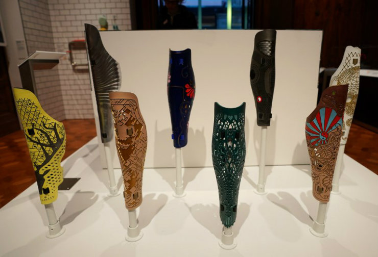 As próteses emulam os efeitos de tatuagens sobre a pele. Foto: Don Emmert/AFP