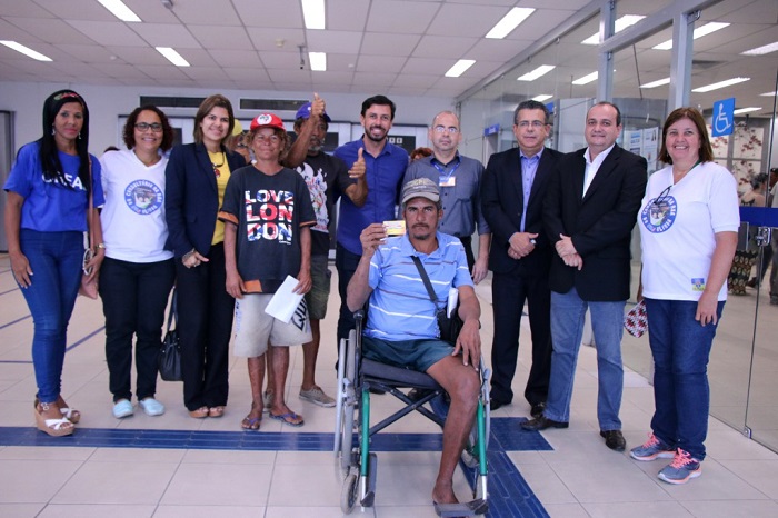 O pedreiro José Santiago, que teve a perna amputada num acidente de trabalho informal e está há oito anos em situação de rua, foi um dos beneficiados. Foto: Sandro Barros/Prefeitura de Olinda/Divulgação/O pedreiro José Santiago, que teve a perna amputada num acidente de trabalho informal e está há oito anos em situação de rua, foi um dos beneficiados. Foto: Sandro Barros/Prefeitura de Olinda/Divulgação O pedreiro José Santiago, que teve a perna amputada num acidente de trabalho informal e está há oito anos em situação de rua, foi um dos beneficiados. Foto: Sandro Barros/Prefeitura de Olinda/Divulgação/O pedreiro José Santiago, que teve a perna amputada num acidente de trabalho informal e está há oito anos em situação de rua, foi um dos beneficiados. Foto: Sandro Barros/Prefeitura de Olinda/Divulgação