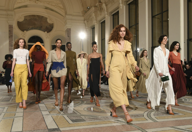 Agora, os holofotes da moda se voltam sobre Paris. Na foto, desfile do francês Jacquemus. Foto: Alain Jocard/AFP/