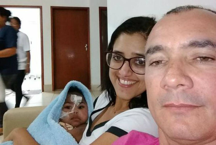 Em janeiro deste ano, casal viajou para Brasília e conheceu Larissa ainda no abrigo onde ficava. Foto: Arquivo Pessoal