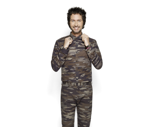 O fashion designer escolhe as roupas por personalidade, não apenas características físicas, dando uma força tanto no estilo como na autoestima dos participantes. Foto: Sony/Divulgação/ O fashion designer escolhe as roupas por personalidade, não apenas características físicas, dando uma força tanto no estilo como na autoestima dos participantes. Foto: Sony/Divulgação/