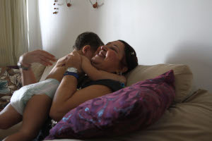 Felicidade plena de Fátima com o tratamento para câncer só foi possível na quarta procura por oncologista. Crédito: Júlio Jacobina/DP