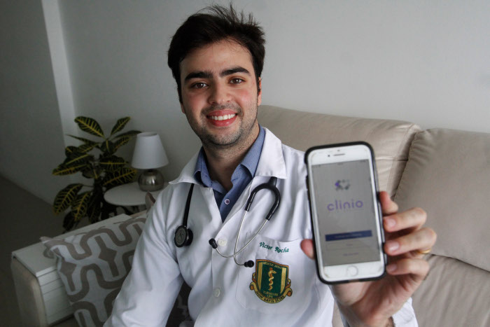 Aplicativo Clinio, da pernambucana Epitrack, oferece serviço de médico a domicílio via celular. Crédito: Ricardo Fernandes/DP
