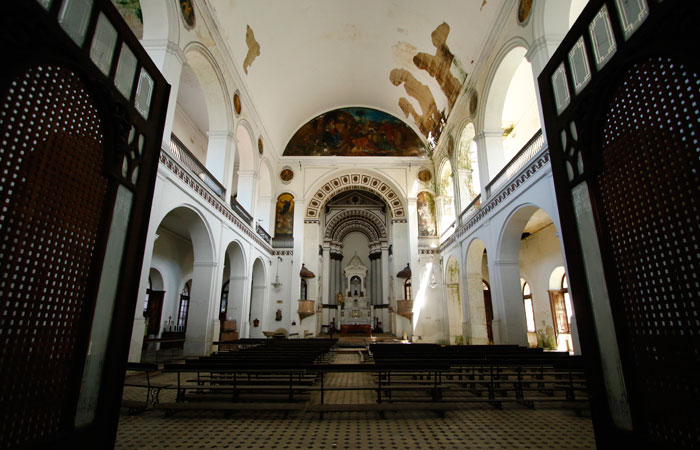 Igreja de S&atilde;o Jos&eacute; est&aacute; com teto desabando. Foto: Marlon Diego/Esp DP/